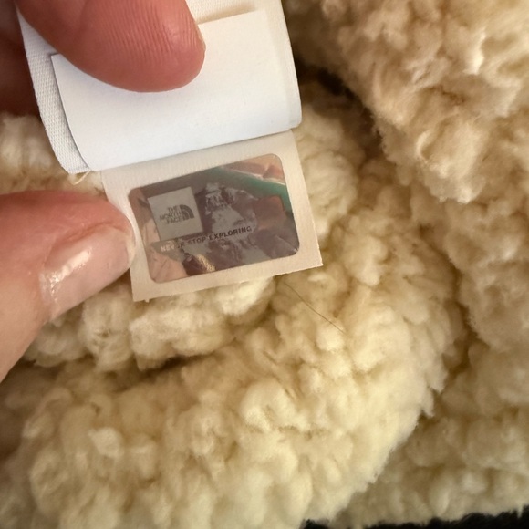 The North Face Women’s Fuzzy Earflap Beanie Hat Cloud Blue One Size NWT Sold Out - Picture 9 of 9